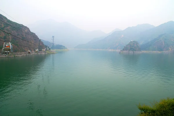 Jezioro yansaj w Chinach, kolejki linowej — Zdjęcie stockowe