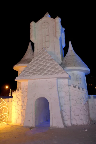 Снежная скульптура замка — стоковое фото