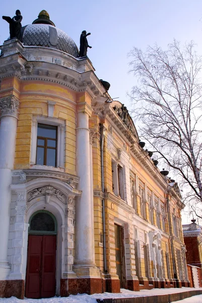 Edifício velho de um museu. A Rússia. Sibéria — Fotografia de Stock