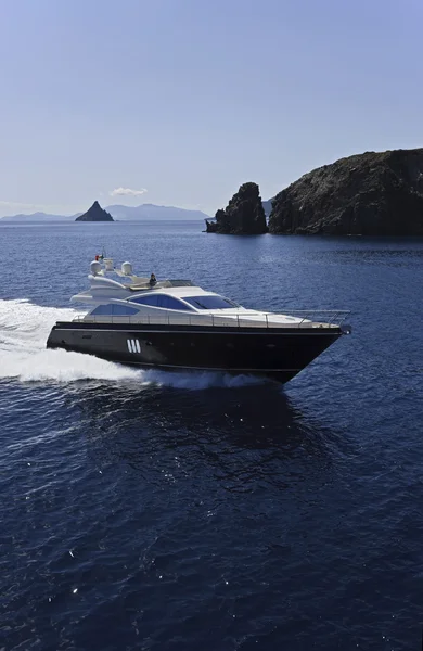 Olaszország, Szicília, panaresa sziget, luxus yacht, légifelvételek — Stock Fotó