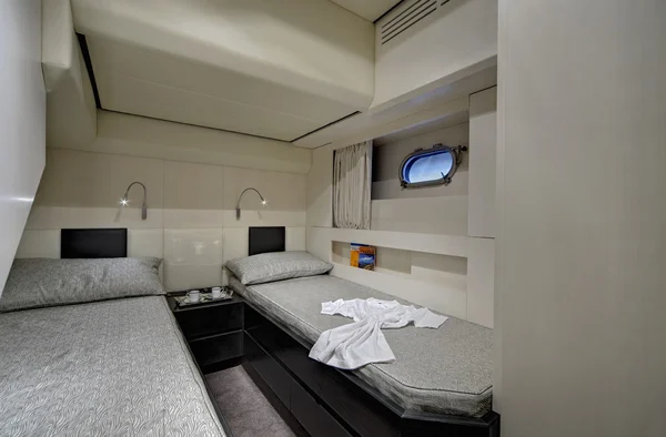 ITALY, Lazio, Fiumicino/Rome, luxury yacht, bedroom — Stock Photo, Image