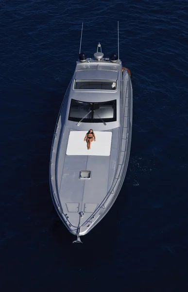 Italien, Latium, tirrenisches Meer, Luftaufnahme der Luxusjacht — Stockfoto