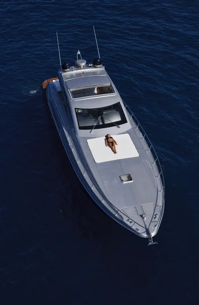 Włochy, lazio, tirrenian morze, widok na luksusowy jacht — Zdjęcie stockowe