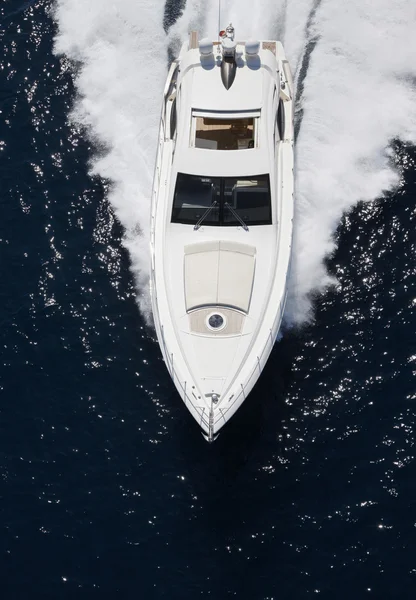 Itálie, ostrově panarea, letecký pohled na luxusní jachtě — Stock fotografie