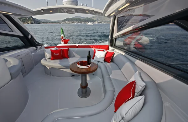 Італія, Неаполь, Aqua 54' розкішні яхти — стокове фото
