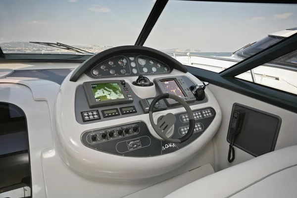 Italie, Naples, Aqua 54 'yacht de luxe, console de conduite — Photo