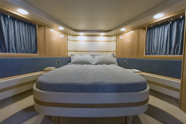 Italy, Naples, Aqua 54 'luxury yacht, master bedroom — стоковое фото