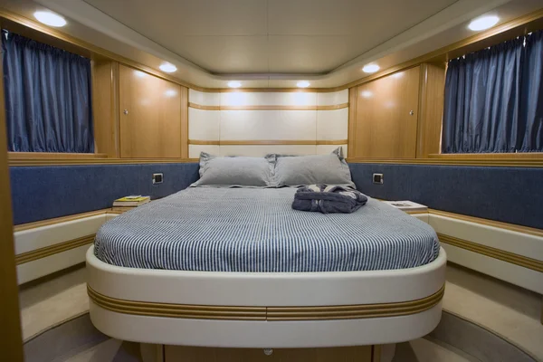 Włochy, Neapol, aqua 54" luksusowy jacht, sypialnia — Zdjęcie stockowe