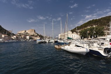 Fransa, Korsika, bonifacio, liman ve şehir manzarası