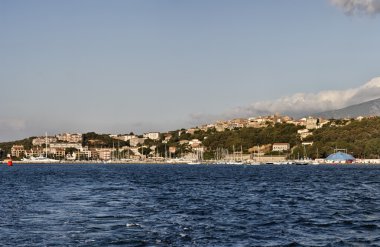 Fransa, Korsika, porto vecchio, denizden şehrin görünümü