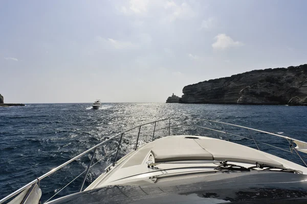 Francia, Corsica, Bonifacio, la costa rocciosa all'ingresso del porto — Foto Stock
