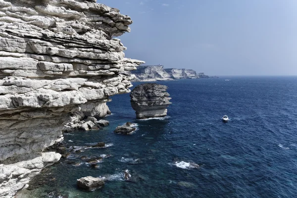 France, Corsica, Bonifacio, view of Bonifacio rocky coast and luxury yacht — Stock Photo, Image
