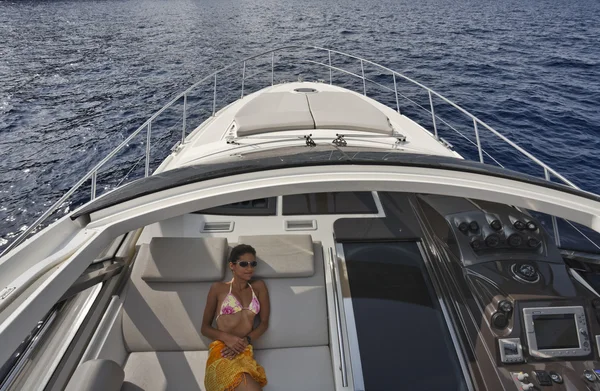 Francja, Korsyka, luksusowy jacht, azimut atlantis 50, jadalnia — Zdjęcie stockowe