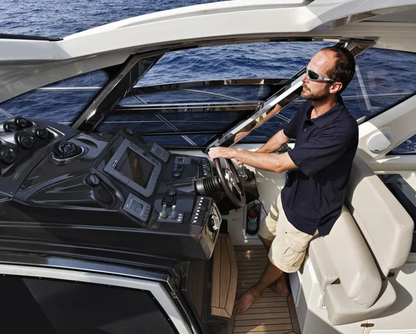 France, Corsica, Azimut Atlantis 50 luxury yacht, driving consolle — Stock Photo, Image