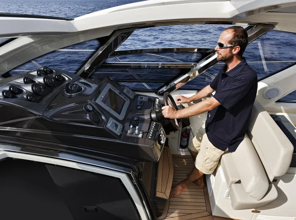 France, Corse, Azimut Atlantis 50 yacht de luxe, console de conduite — Photo