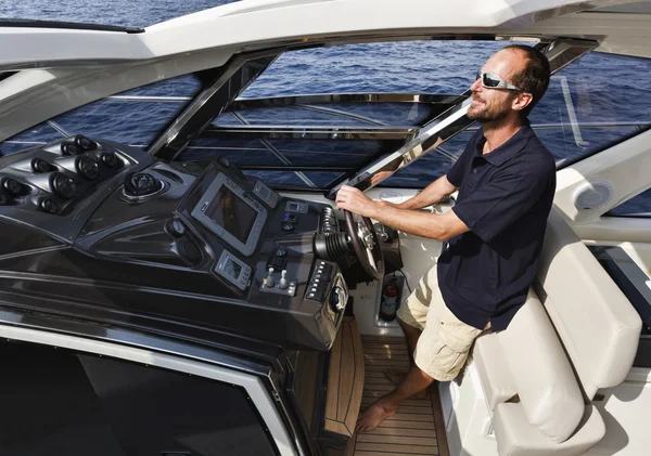 France, Corse, Azimut Atlantis 50 yacht de luxe, console de conduite — Photo