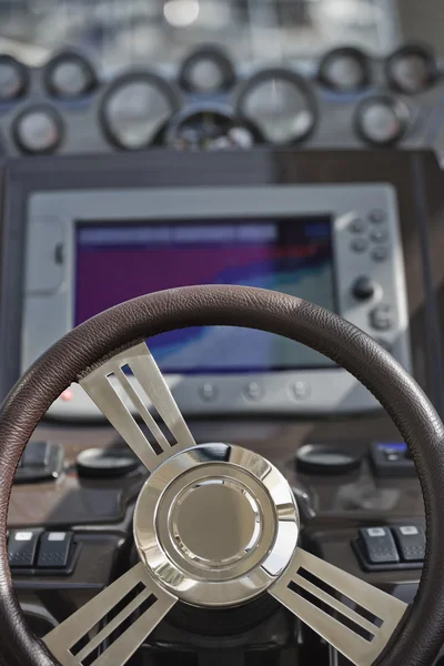 Italy, luxury yacht, Azimut Atlantis 50 in a marina, driving consolle — Stock Photo, Image