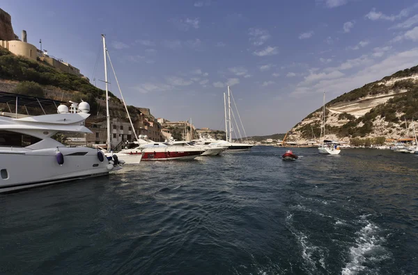 Frankreich, Korsika, Bonifacio, Blick auf den Hafen — Stockfoto
