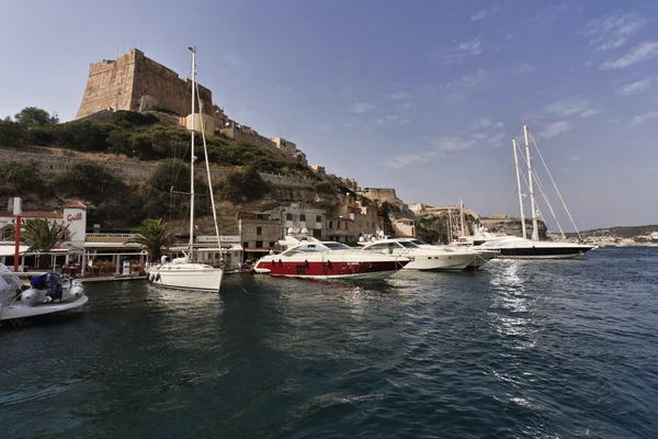 Francie, Korsika, bonifacio, pohled na přístav — Stock fotografie