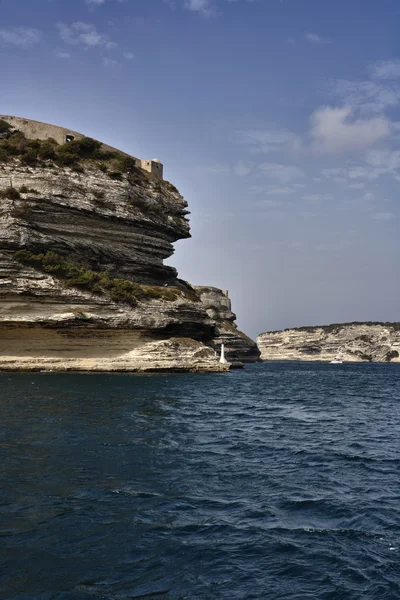 Frankreich, Korsika, Hafeneinfahrt von Bonifacio — Stockfoto