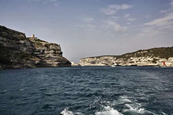 Frankreich, Korsika, Hafeneinfahrt von Bonifacio — Stockfoto