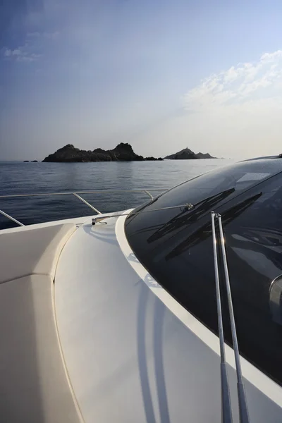 Franciaország: Korzika, girolata marine nemzeti park, luxus yacht — Stock Fotó