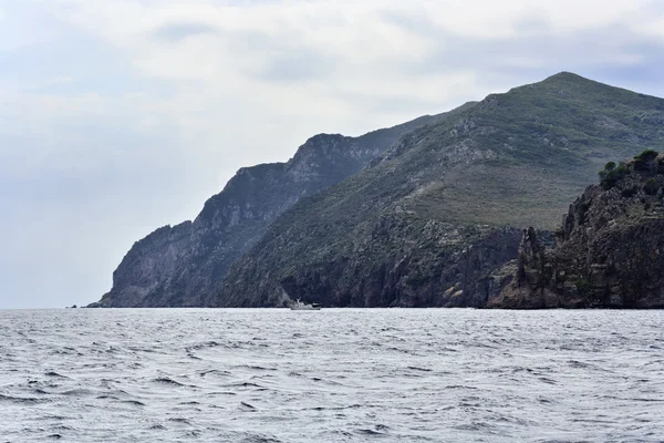 意大利 tirrenian 海、 tuscanian 群岛、 capraia 岛 — 图库照片