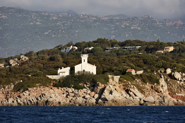 Frankrike, Korsika, porto vecchio, utsikt över kustlinjen och en fyr — Stockfoto