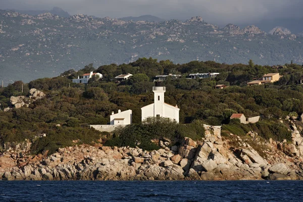 Francie, Korsika, porto vecchio, výhled na pobřeží a maják — Stock fotografie