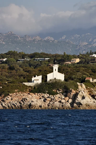 Francie, Korsika, porto vecchio, výhled na pobřeží a maják — Stock fotografie