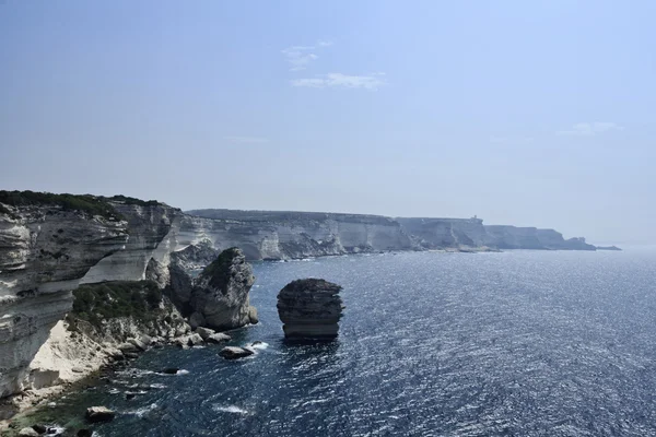 Francia, Córcega, Bonifacio costa rocosa, mar Tirreno — Foto de Stock