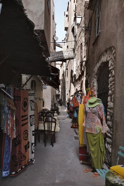 法国科西嘉，博尼法西奥，旧镇的部分的旅游店 — 图库照片