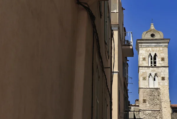 フランス、コルシカ島、ボニファシオ、建物、大聖堂の鐘タワーします。 — ストック写真
