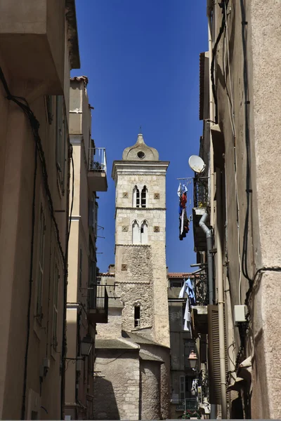 法国科西嘉、 博尼法西奥、 建筑物和大教堂的钟塔 — 图库照片