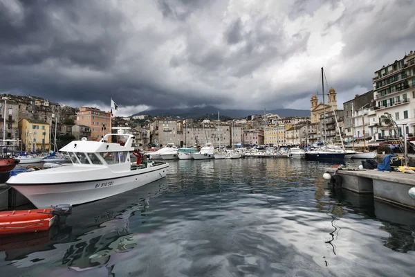 França, Córsega, Bastia, vista do porto e da cidade — Fotografia de Stock