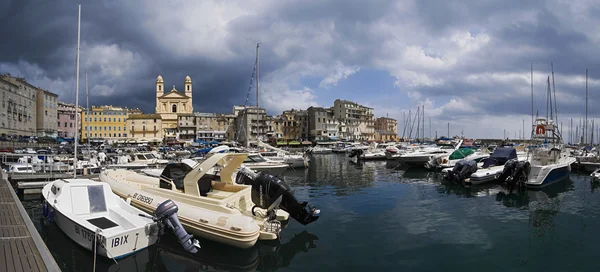 Франция, Корсика, Бастия, панорамный вид на гавань и город — стоковое фото