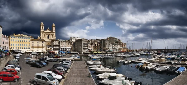 Франция, Корсика, Бастия, панорамный вид на порт и город — стоковое фото
