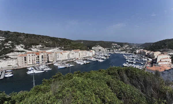 Frankrike, Korsika, bonifacio, utsikt över staden och hamnen — Stockfoto
