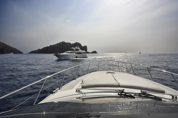 France, Corsica, Girolata Marine National Park, luxury yacht, Azimut Atlan — Stock Photo, Image