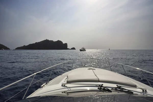 France, Corsica, Girolata Marine National Park, luxury yacht, Azimut Atlan — Stock Photo, Image