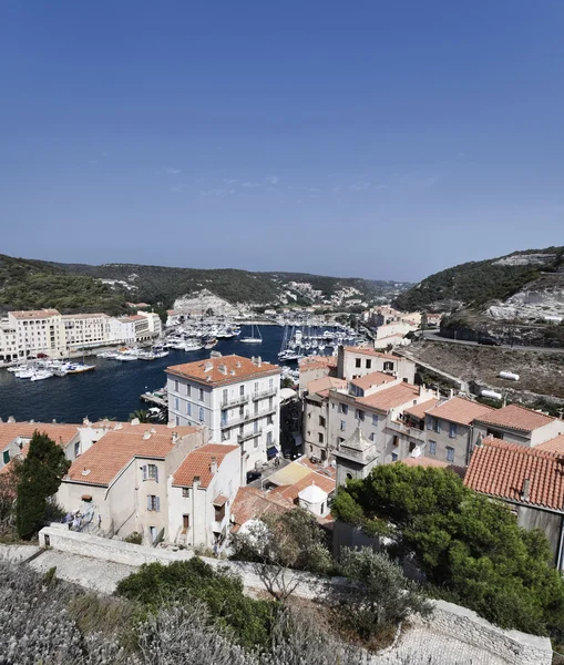 Fransa, Korsika, bonifacio, şehir ve liman görünüm — Stok fotoğraf