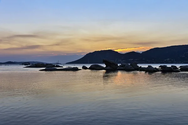Франция, Корсика, Порто Веккьо, вид на гавань Порто Веккьо на восходе солнца — стоковое фото