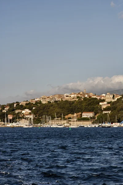 Franciaország: Korzika, porto vecchio, kilátás nyílik a városra, a tengertől — Stock Fotó