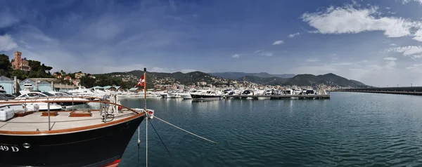 Italia, Liguria, Varazze (Genova), yacht al porto turistico — Foto Stock