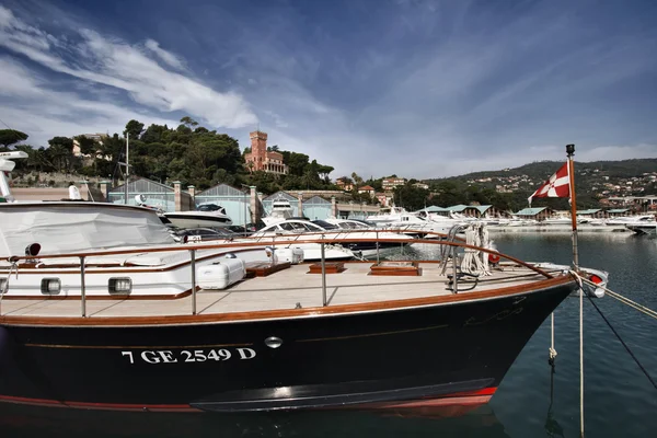 Olaszországban, liguria, varazze (genova), jacht a kikötőben — Stock Fotó