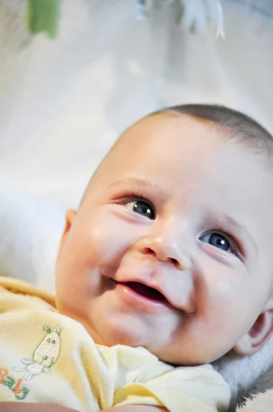 Dziecko się uśmiecha — Zdjęcie stockowe