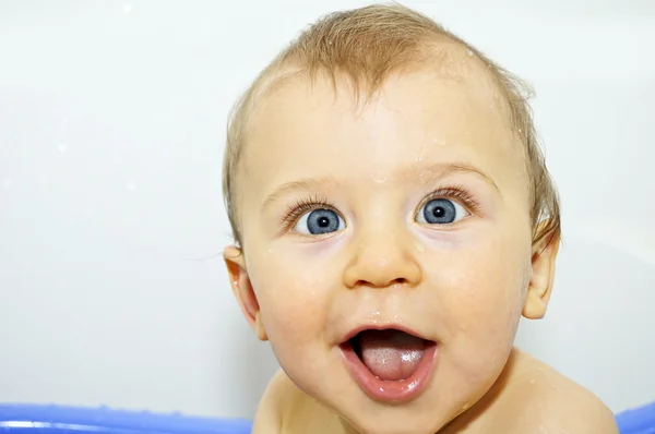 Счастливое лицо ребенка — стоковое фото