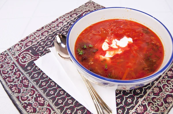 Sup Sayuran Dalam Mangkuk Dengan Krim Asam — Stok Foto