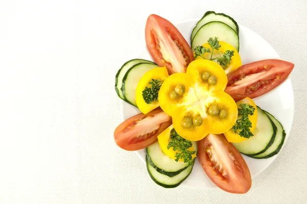 Farbiges Rohes Gemüse Für Salat Teller Auf Dem Tisch — Stockfoto