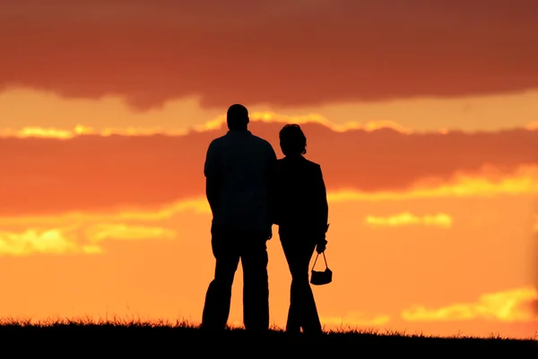 Romantisches Paar zu Fuß — Stockfoto